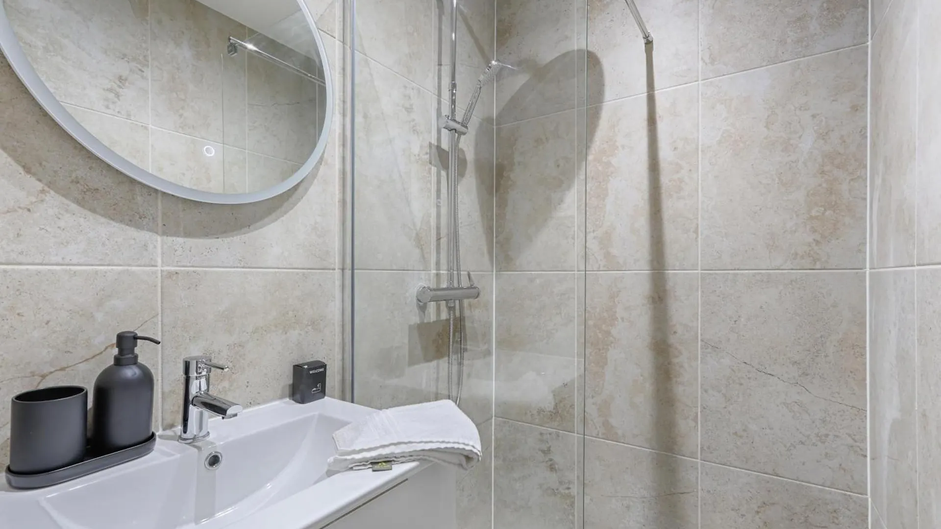 Montmartre Seveste Ii Magnifique 2br